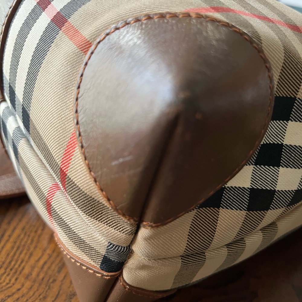 Burberry Tote Nova Check Pattern. Good used vintage condition.Great deal. - Picture 6 of 14